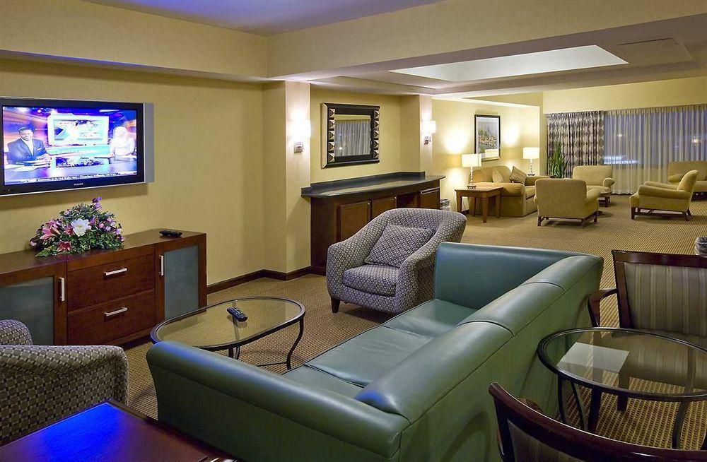 Doubletree Suites By Hilton Hotel & Conference Center Chicago-Downers Grove Interior photo