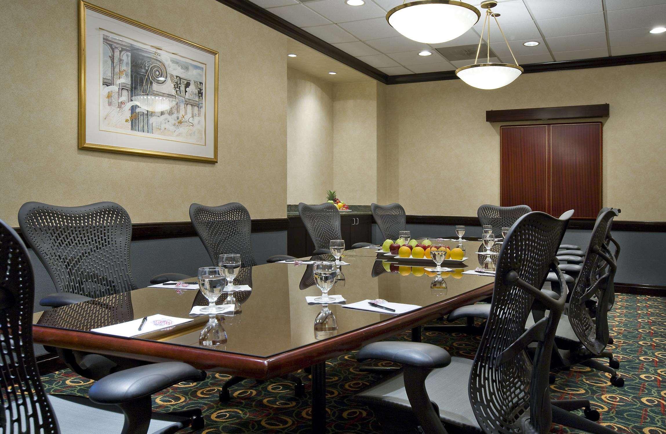 Doubletree Suites By Hilton Hotel & Conference Center Chicago-Downers Grove Facilities photo