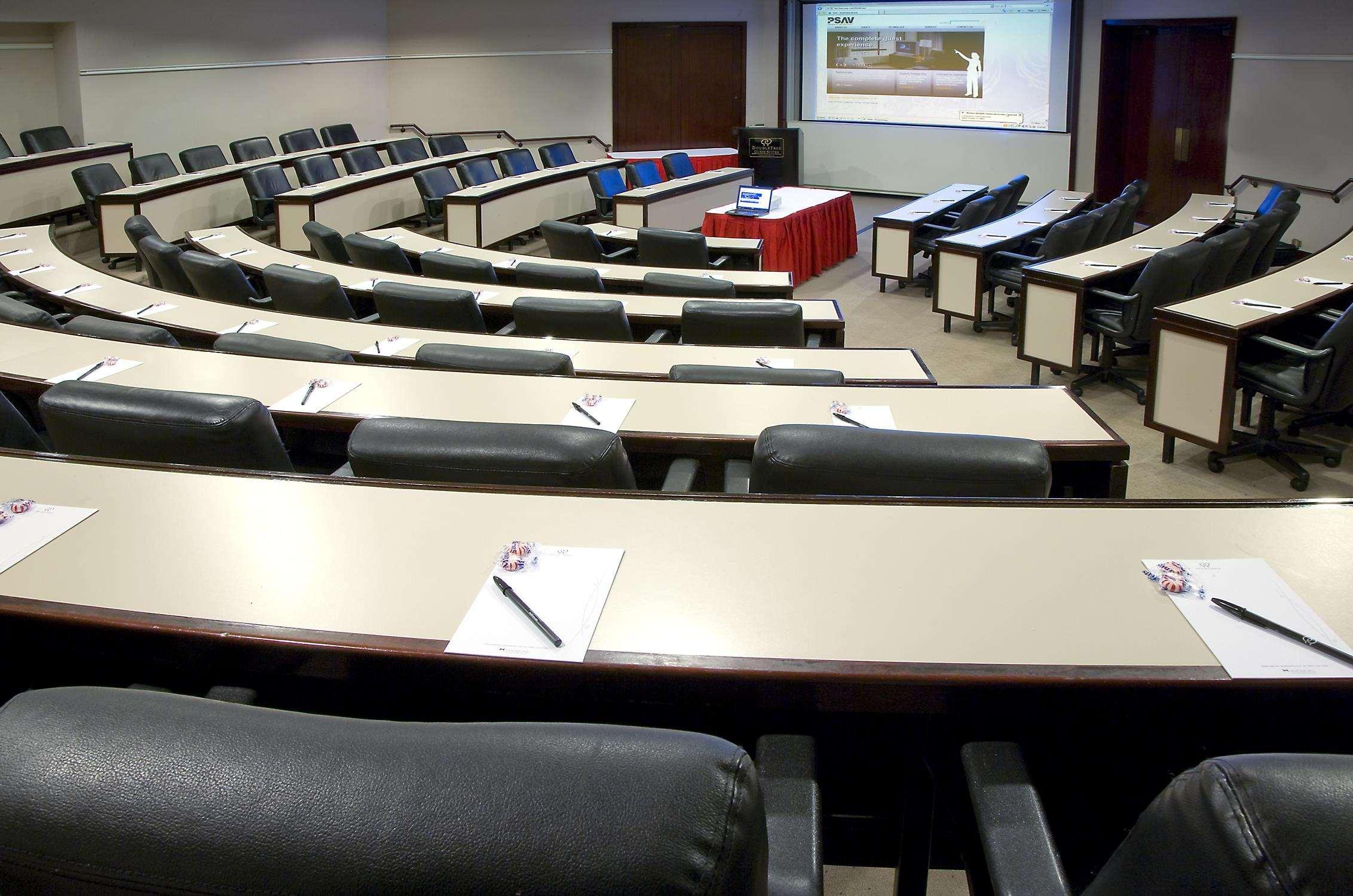 Doubletree Suites By Hilton Hotel & Conference Center Chicago-Downers Grove Facilities photo