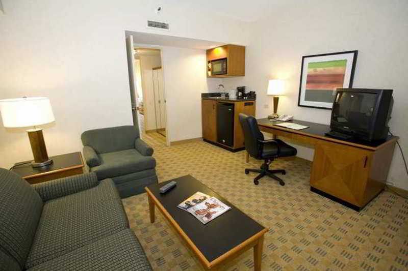 Doubletree Suites By Hilton Hotel & Conference Center Chicago-Downers Grove Room photo